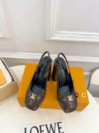 Picture of Louis Vuitton Shoes _SKULVsz35-4011CMXC110212444